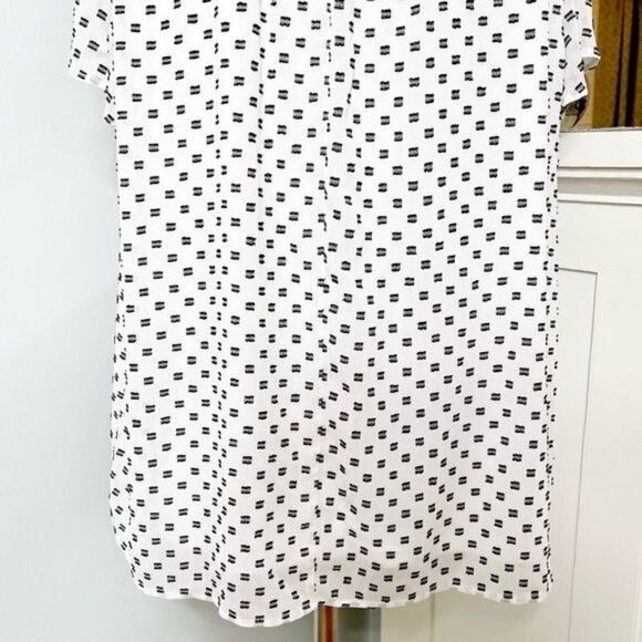 Lane Bryant V Neck Flutter Sleeve Blouse White Textured Top 18 - Picture 9 of 10